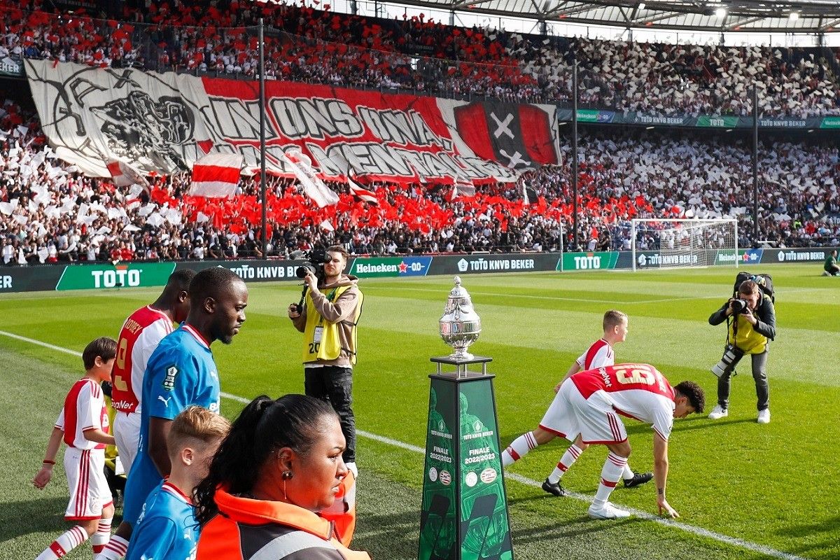 ajax-fans.jpg