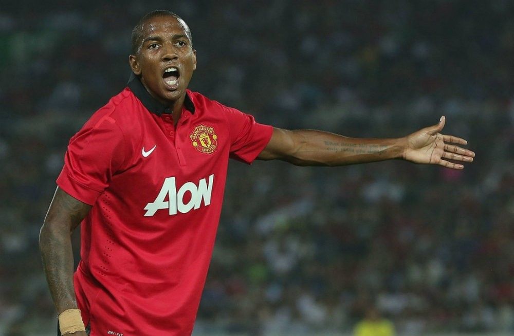 Янга отзывы. Ashley young Aston Villa 2022. Ashley young. Янгну.